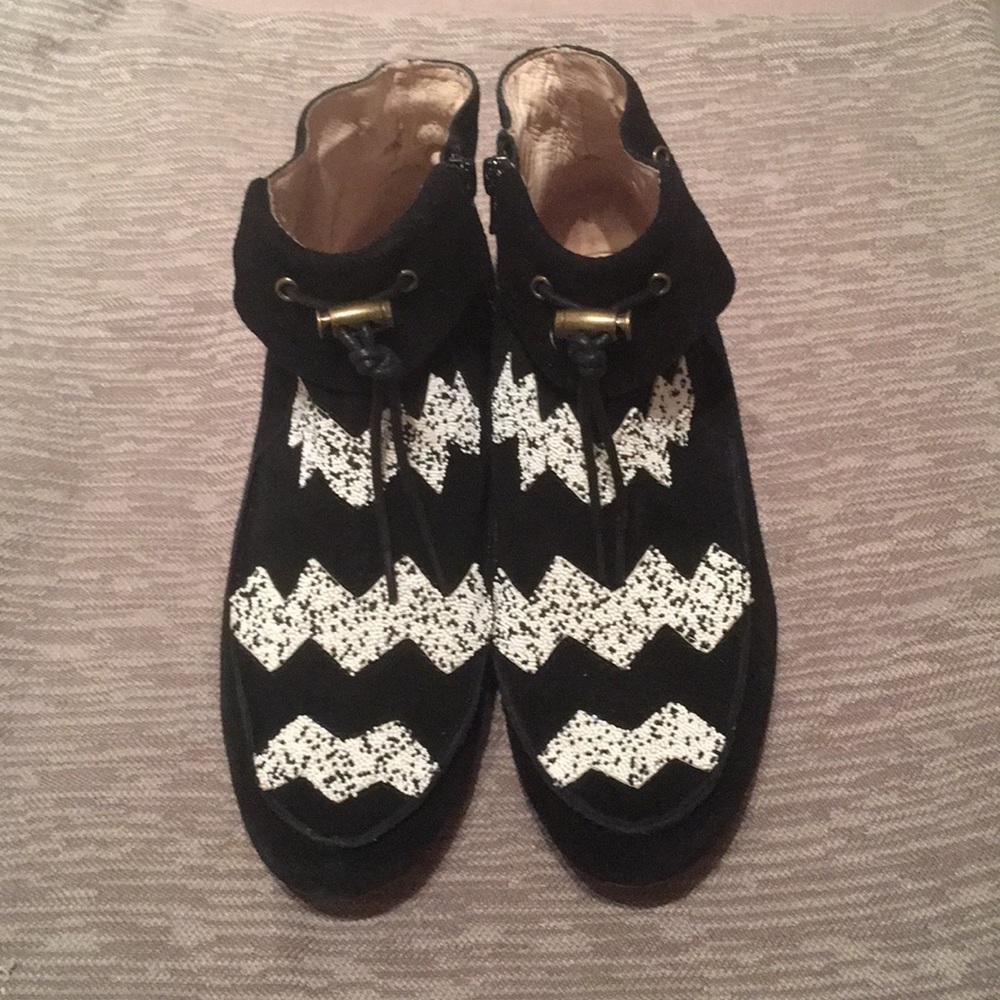 House of Harlow 1960 suede ankle booties